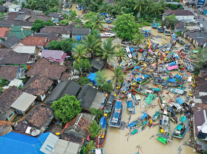 为东南亚海啸灾民捐款
